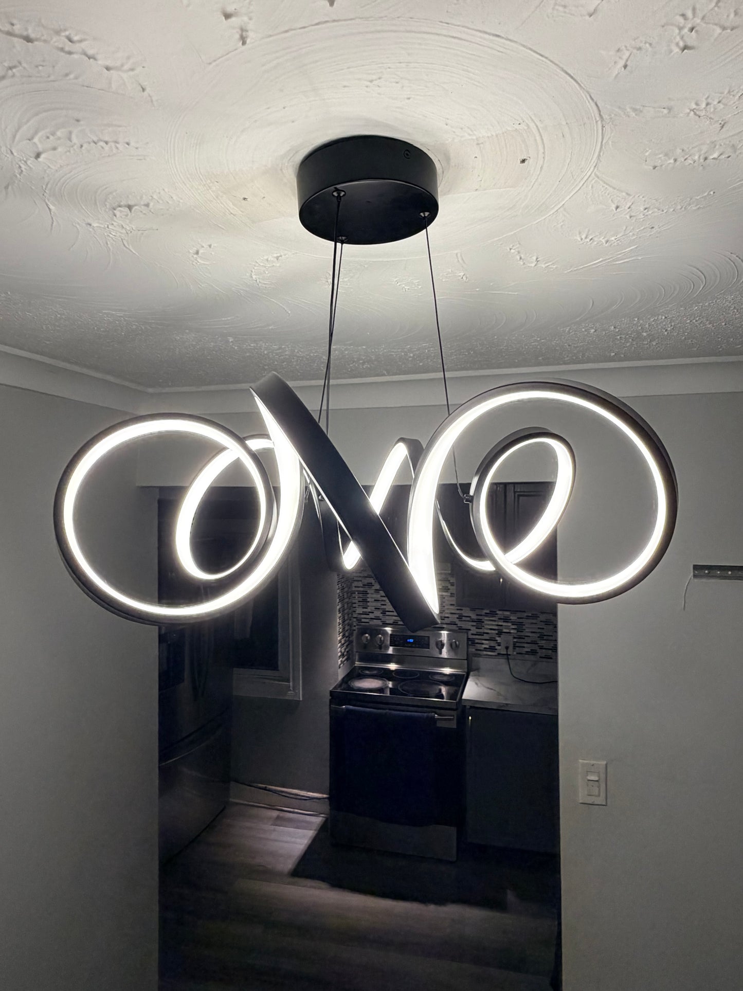 Ribbon Pendant Light – Sculptural Glow